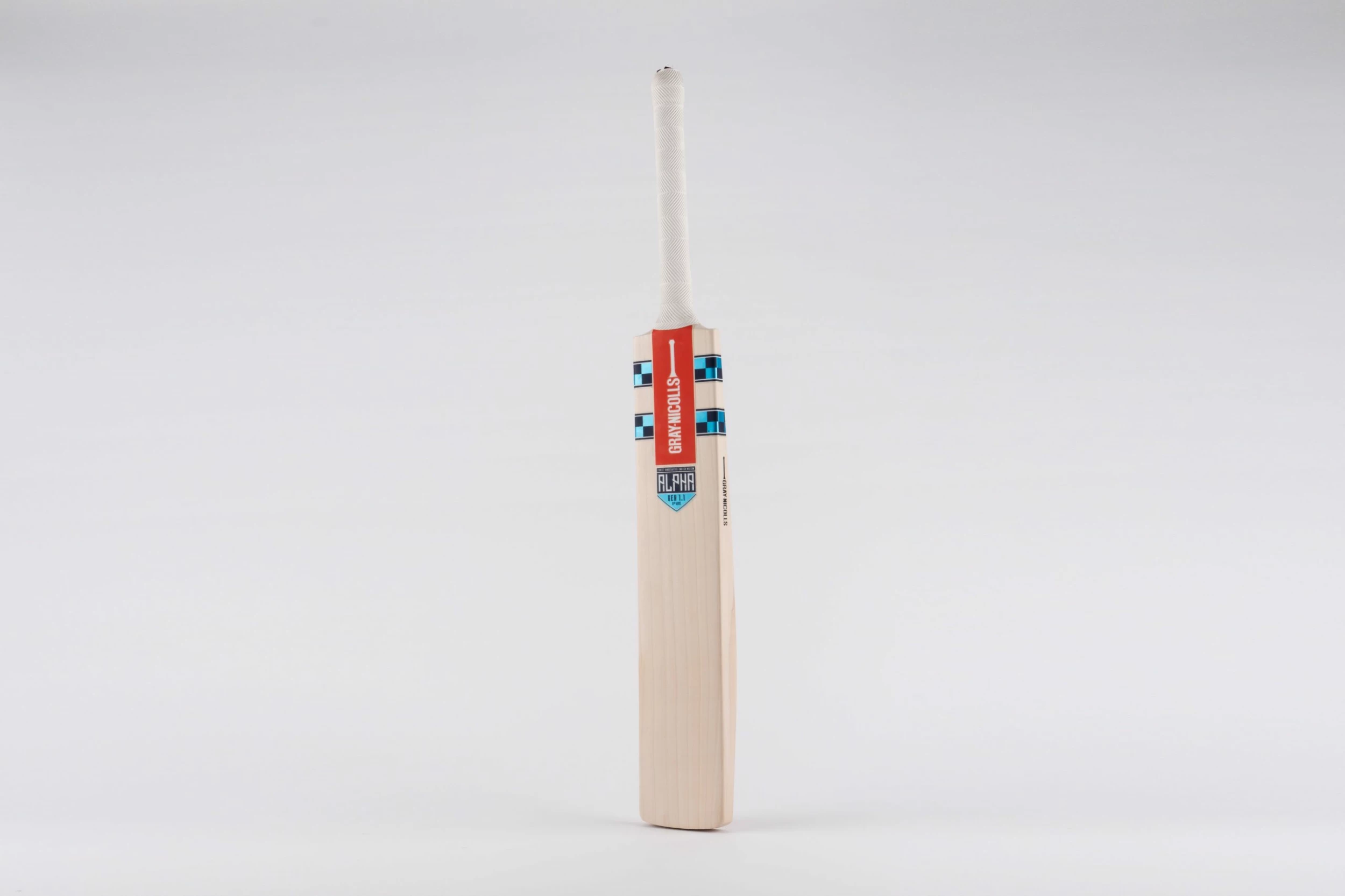 GRAY-NICOLLS Gray Nicolls Alpha 1.1 5* Lite Junior Cricket Bat 2 GRAY-NICOLLS Gray Nicolls Alpha 1.1 5* Lite Junior Cricket Bat - Image 2