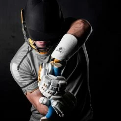 Aero ESCU Wrist Guard -Gunn & Moore Shop Escu 8 copy 720x 30027be5 0f3f 4491 91e8 20e52269f4be